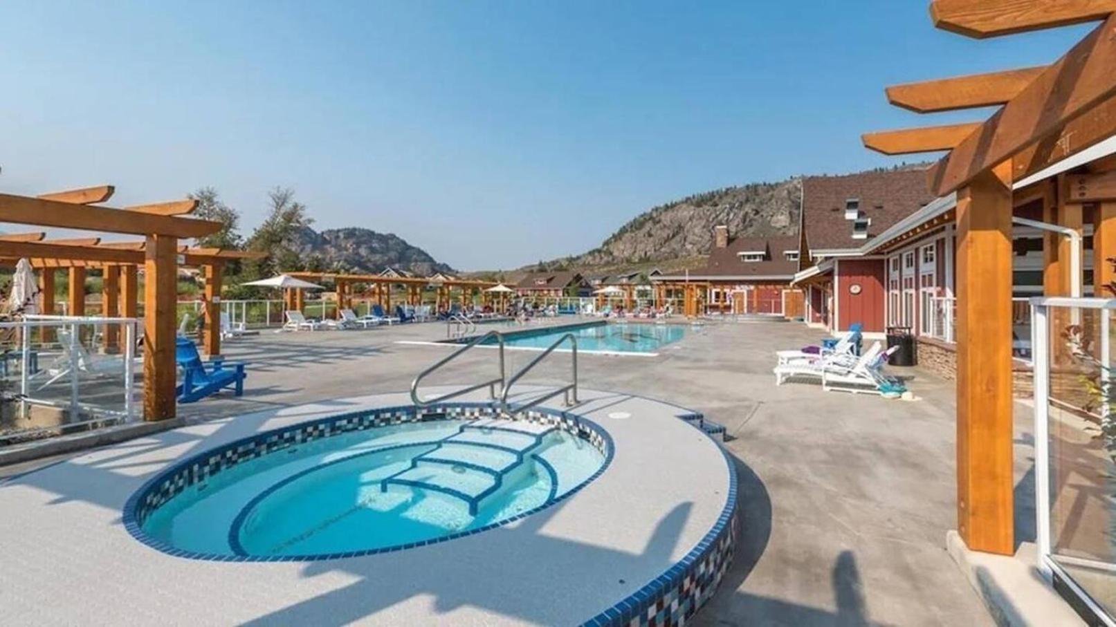 Beautiful Kismet View Cottage With Golf Cart 188 Osoyoos Buitenkant foto